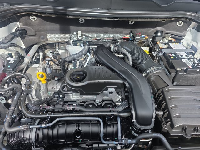 Certified 2026 Volkswagen Taos SE FWD image 24
