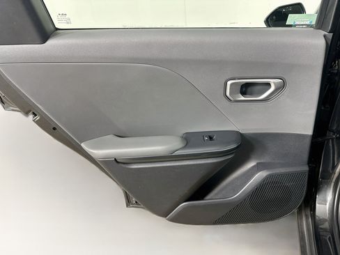 Used 2025 Kia K4 FWD image 25