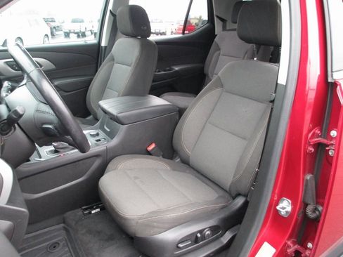 Used 2020 Chevrolet Traverse LT image 16