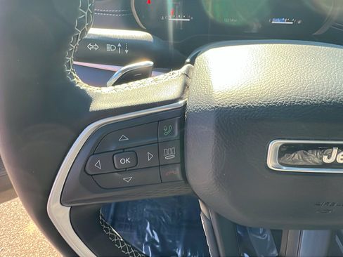 Used 2025 Jeep Grand Cherokee L Altitude image 29