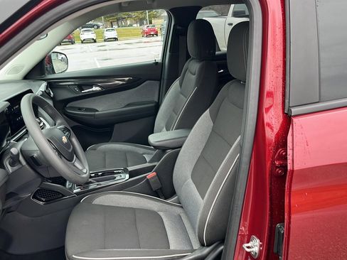 Used 2025 Chevrolet TrailBlazer LT image 23