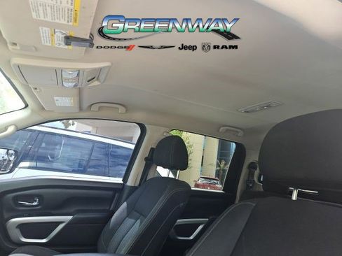 Used 2017 Nissan Titan SV image 15