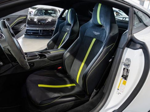 Used 2023 Aston Martin V8 Vantage Coupe RWD image 30
