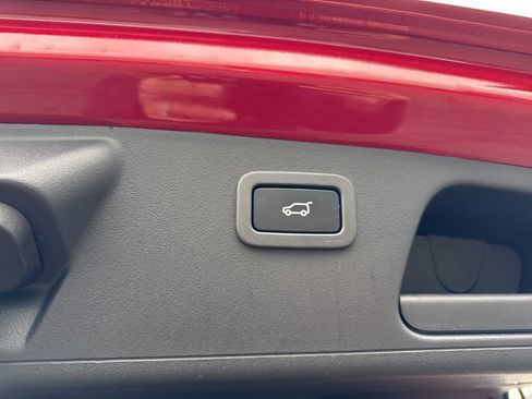 Used 2019 Jaguar E-PACE SE image 17