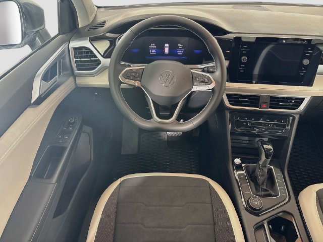 Certified 2025 Volkswagen Taos SE AWD/4WD image 23