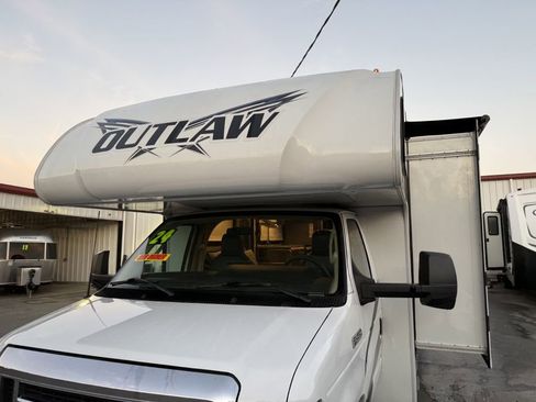 Used 2024 Ford E-450 and Econoline 450 Super Duty w/ Motorhome Prep Package image 6