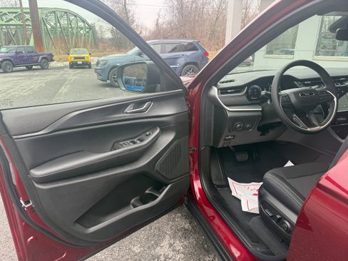 New 2026 Jeep Grand Cherokee L Limited image 16