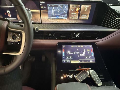 Used 2025 INFINITI QX80 Autograph AWD/4WD image 25