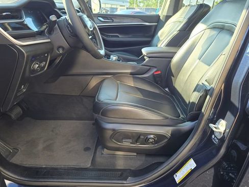 Used 2023 Jeep Grand Cherokee 30th Anniversary AWD/4WD image 8