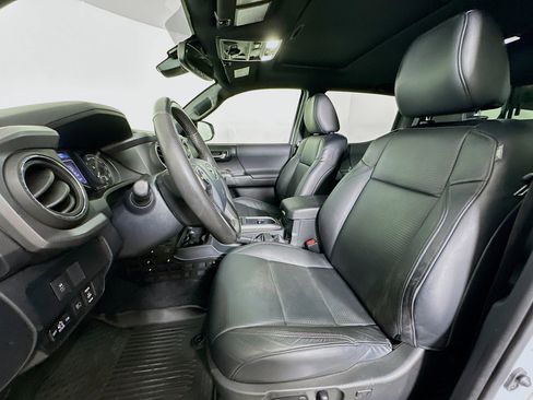 Used 2020 Toyota Tacoma TRD Off-Road w/ TRD Premium Off Road Package image 13