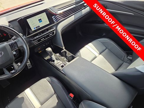 Used 2025 Toyota Camry SE w/ Convenience Package FWD image 12