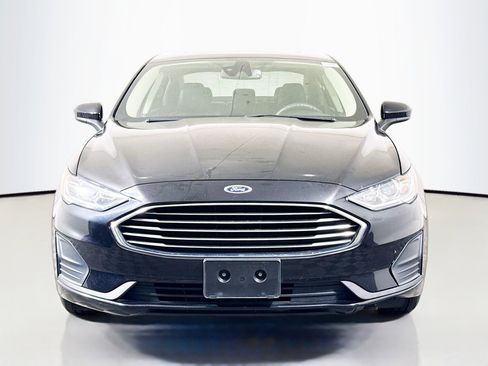 Used 2020 Ford Fusion SE image 2