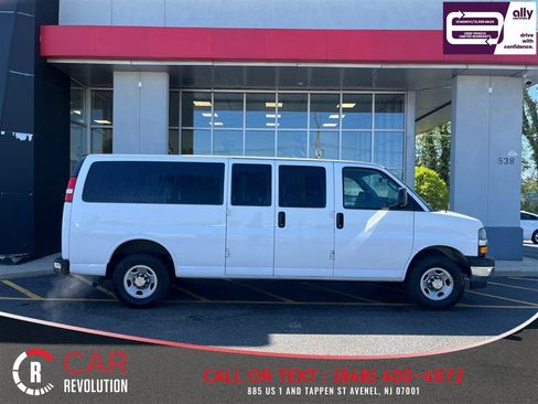 Used 2024 Chevrolet Express 3500 LT w/ LT Preferred Equipment Group RWD image 8