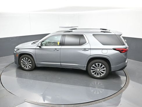 Used 2023 Chevrolet Traverse Premier image 50