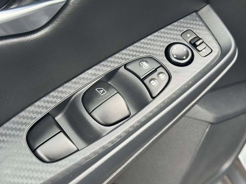 Used 2025 Nissan Sentra SV FWD image 16