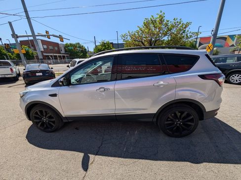 Used 2017 Ford Escape Titanium image 9