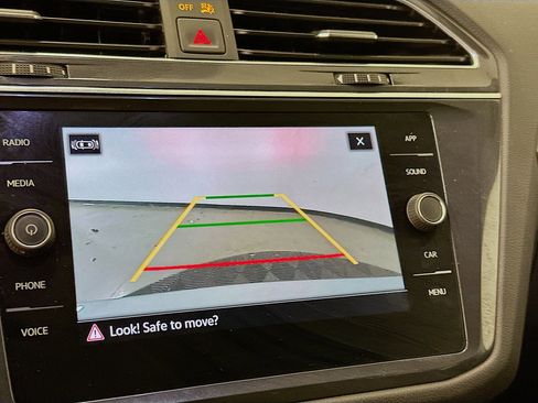 Used 2023 Volkswagen Tiguan SE image 22