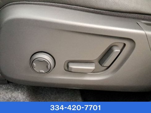 New 2025 Volvo XC40 B5 Plus w/ Protection Package Premier image 19