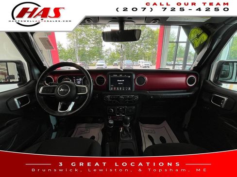 Used 2023 Jeep Wrangler Unlimited Rubicon w/ Cold Weather Group AWD/4WD image 14