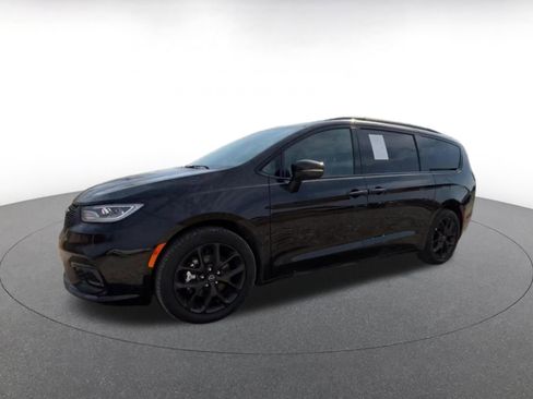 Used 2025 Chrysler Pacifica Limited FWD image 8