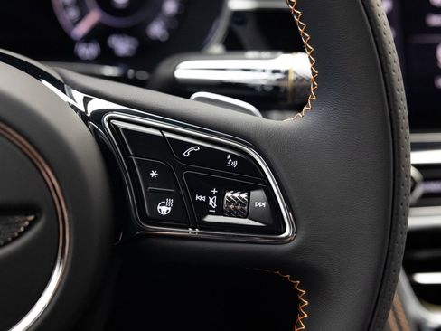 Used 2025 Bentley Flying Spur Plug-In Hybrid image 39