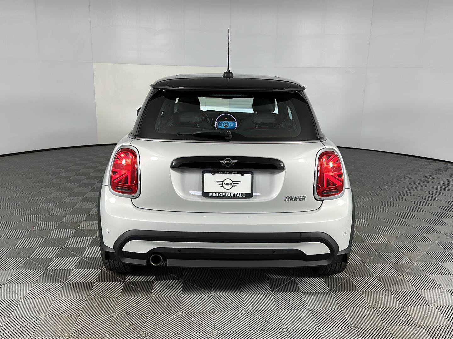 Used 2022 MINI Cooper 2-Door Hardtop FWD image 29