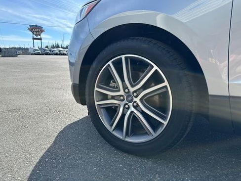 Used 2020 Ford Edge Titanium w/ Class II Trailer Tow Package AWD/4WD image 28