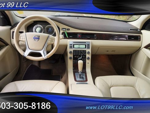 Used 2010 Volvo XC70 T6 image 2