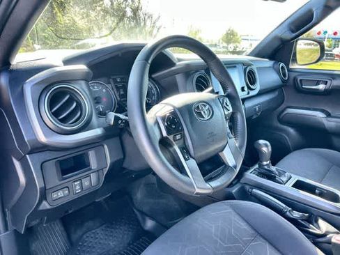 Used 2019 Toyota Tacoma TRD Sport w/ Technology Package image 15