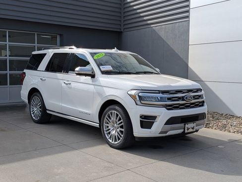 Certified 2022 Ford Expedition Platinum image 2