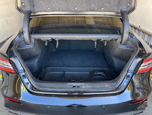 Used 2022 Nissan Maxima SR w/ Sport Mat Group FWD image 18