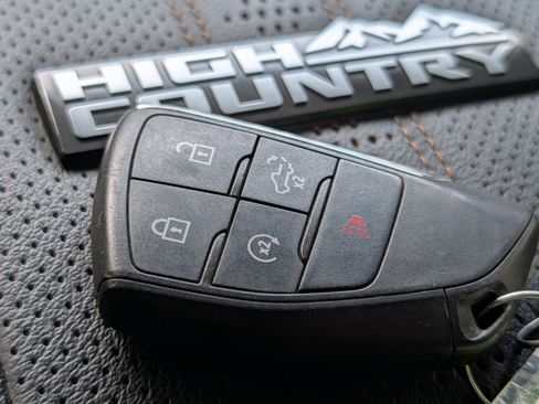 Used 2024 Chevrolet Silverado 2500 High Country w/ High Country Premium Package image 36