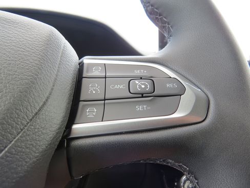 New 2025 Jeep Compass Limited w/ Sun & Sound Group image 23