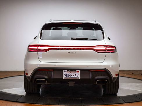 Certified 2025 Porsche Macan image 7