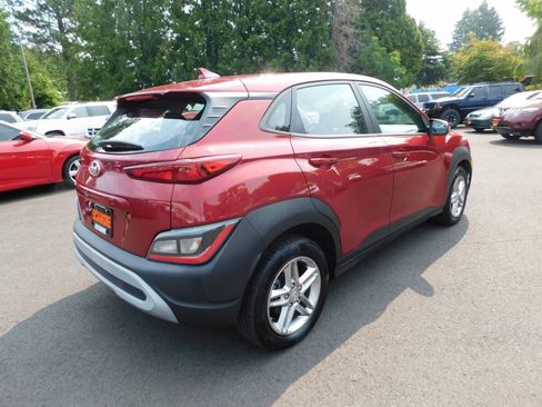 Used 2023 Hyundai Kona SE FWD image 2