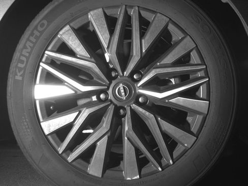 Used 2025 Nissan Altima 2.5 SV image 13