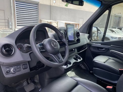 Used 2020 Mercedes-Benz Sprinter 2500 image 2