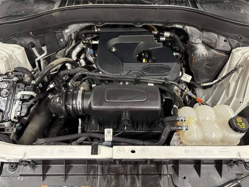 Used 2020 Ford Explorer XLT w/ Equipment Group 202A AWD/4WD image 13