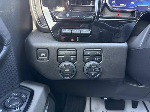 Used 2025 Chevrolet Silverado 1500 ZR2 w/ Technology Package image 29