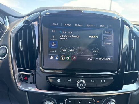 Used 2023 Chevrolet Traverse LT FWD image 23