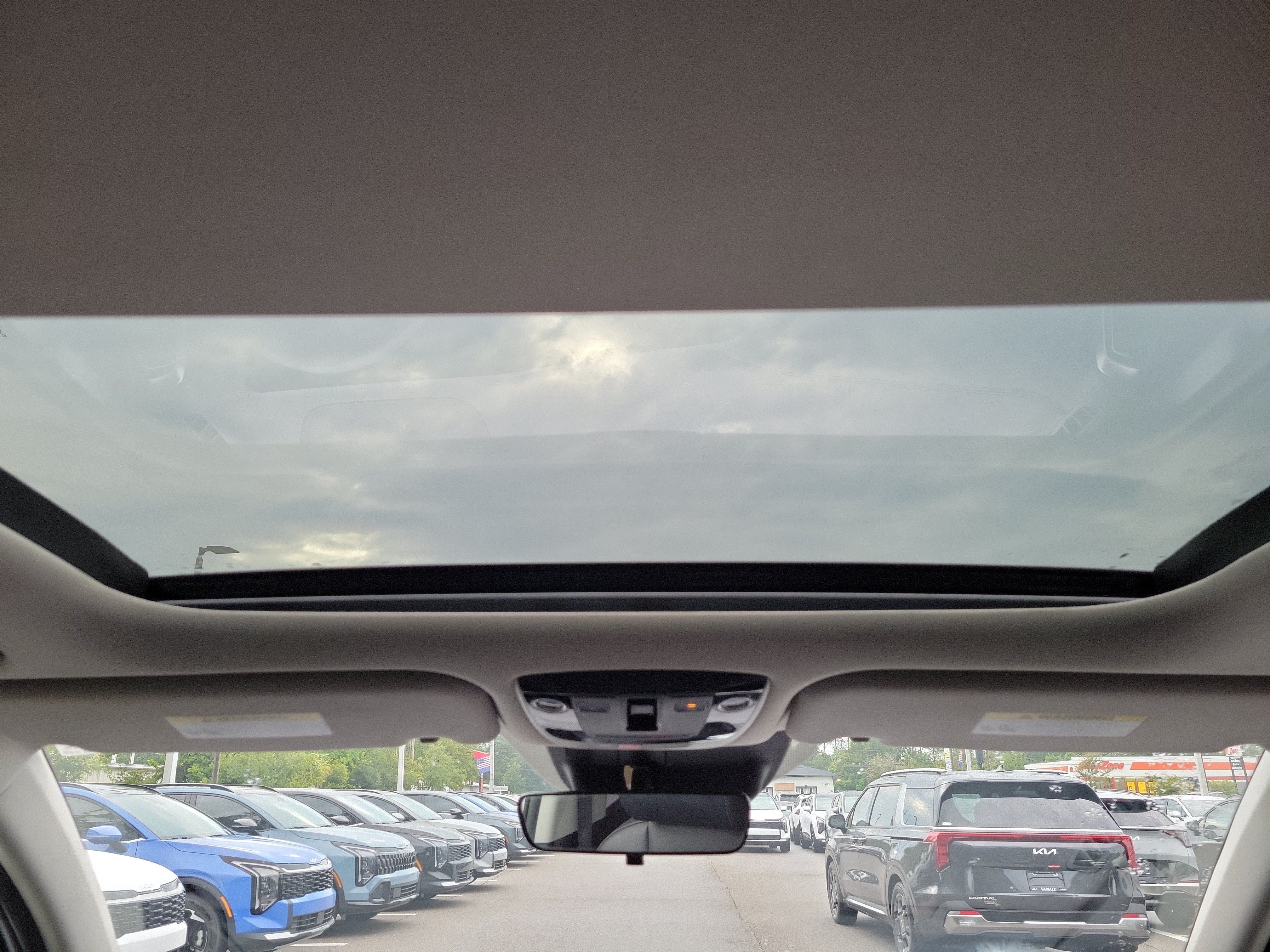 Certified 2025 Kia Sorento S w/ Panoramic Sunroof Package FWD image 17