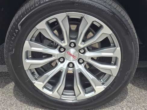 Used 2024 GMC Yukon XL Denali w/ Advanced Technology Package image 10