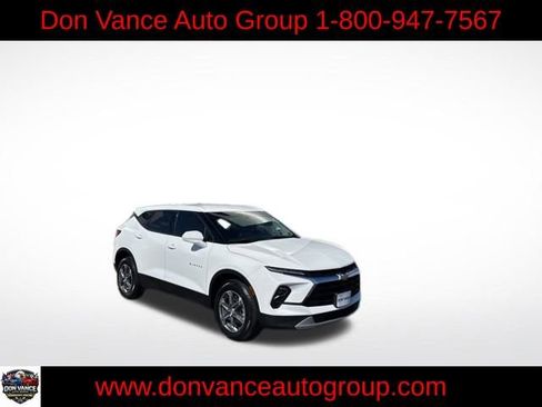 Used 2023 Chevrolet Blazer LT image 1