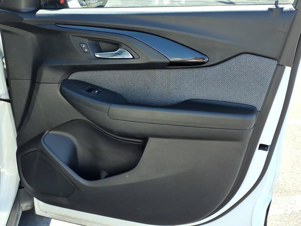 Used 2021 Chevrolet TrailBlazer LT w/ Premium Seating Package FWD image 21
