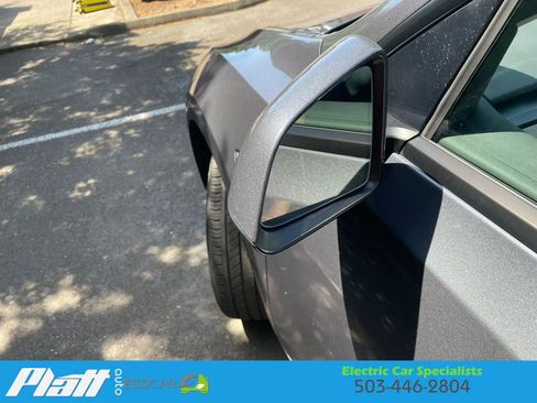 Used 2023 Tesla Model Y Long Range AWD/4WD image 18