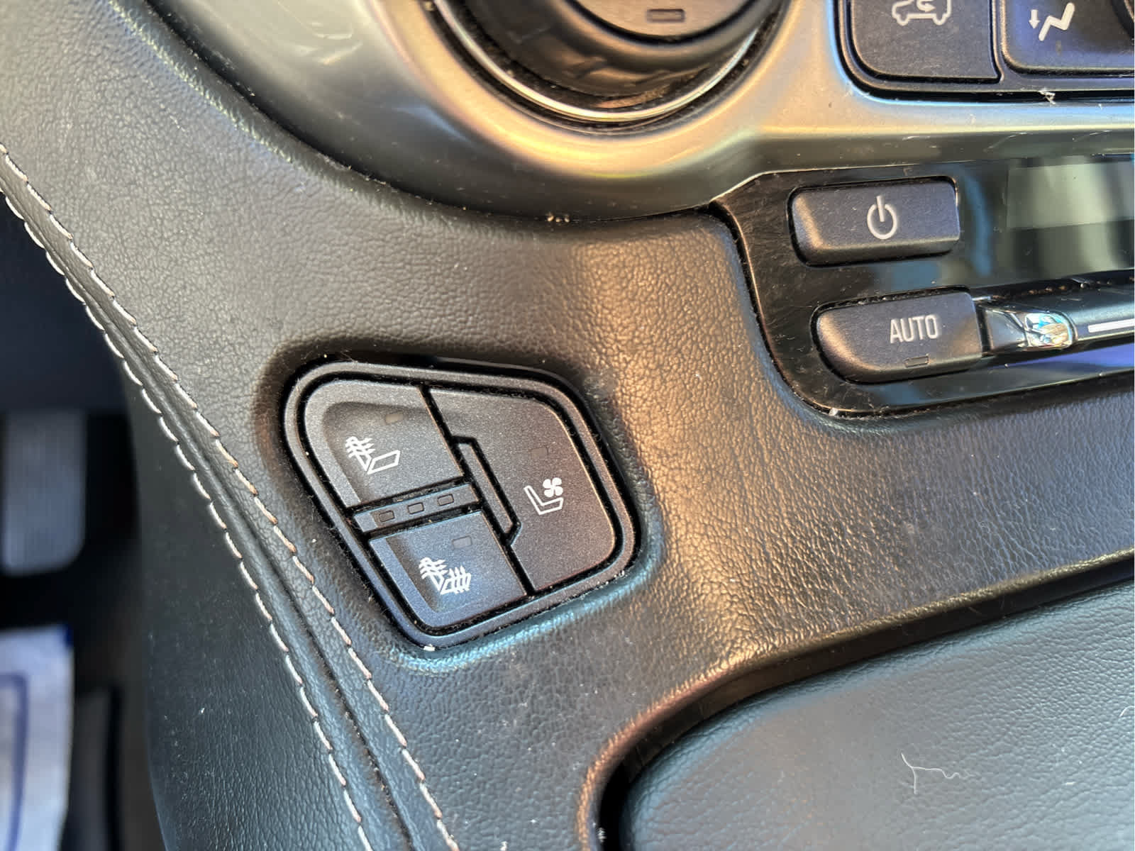 Used 2018 Chevrolet Tahoe Premier AWD/4WD image 22