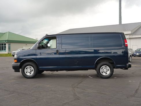 Used 2019 Chevrolet Express 2500 w/ Communications Package RWD image 6