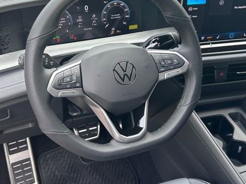 New 2026 Volkswagen Tiguan SE R-Line FWD image 8