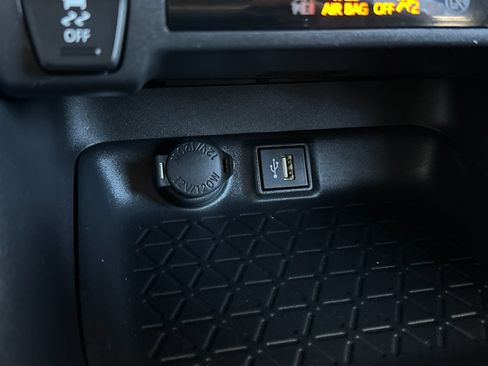 Used 2025 Toyota RAV4 XLE AWD/4WD image 26