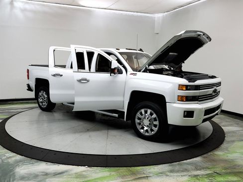 Used 2018 Chevrolet Silverado 3500 LTZ image 10